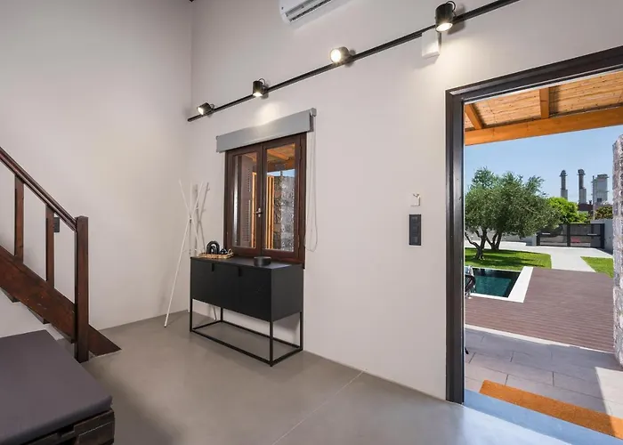 Eightyfour Living With Private Pool